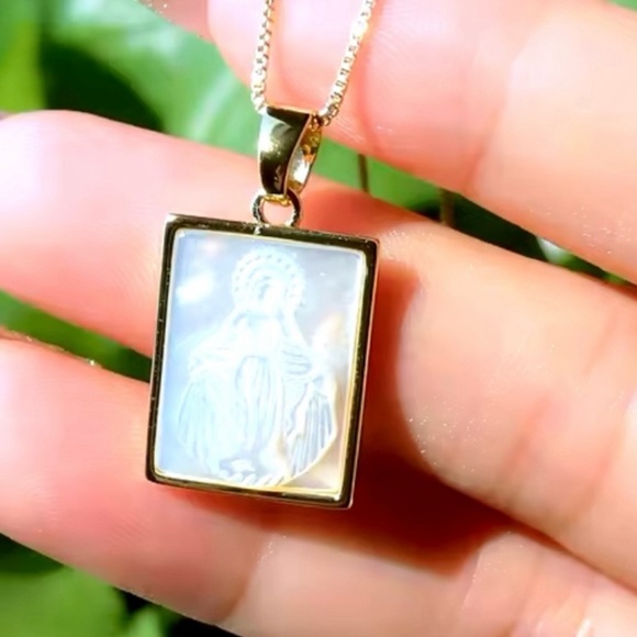 “Our Lady of Grace” Virgin de Guadelupe Mary Mother of Pearl Carved 18K Necklace - Picture 8 of 16